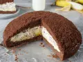 Schokoladiger Maulwurfkuchen mit Bananen und Sahne. Ein leckeres Maulwurfkuchen Rezept für jeden Anlass.