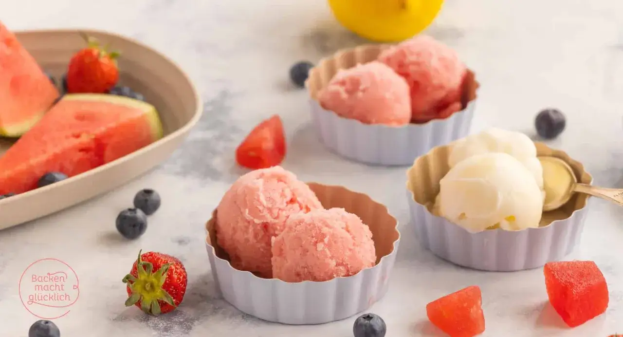 Fruchtiges Eis in Schalen, perfekt für heiße Tage. Der Brix Wert der Früchte bestimmt die Süße.